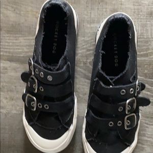 Rocket dog tennis shoes